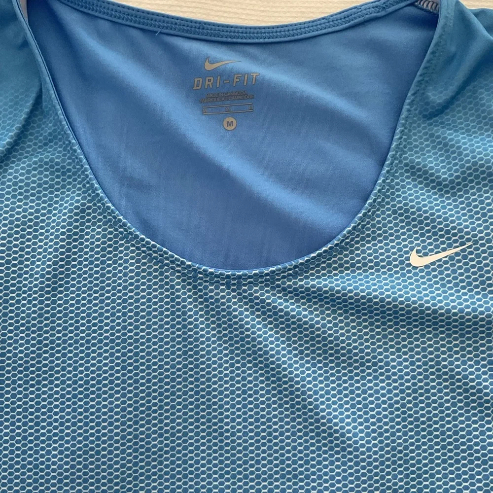 Nike Blue to Green Gradient Performance Tank and Skort Set - Picture 2 of 5